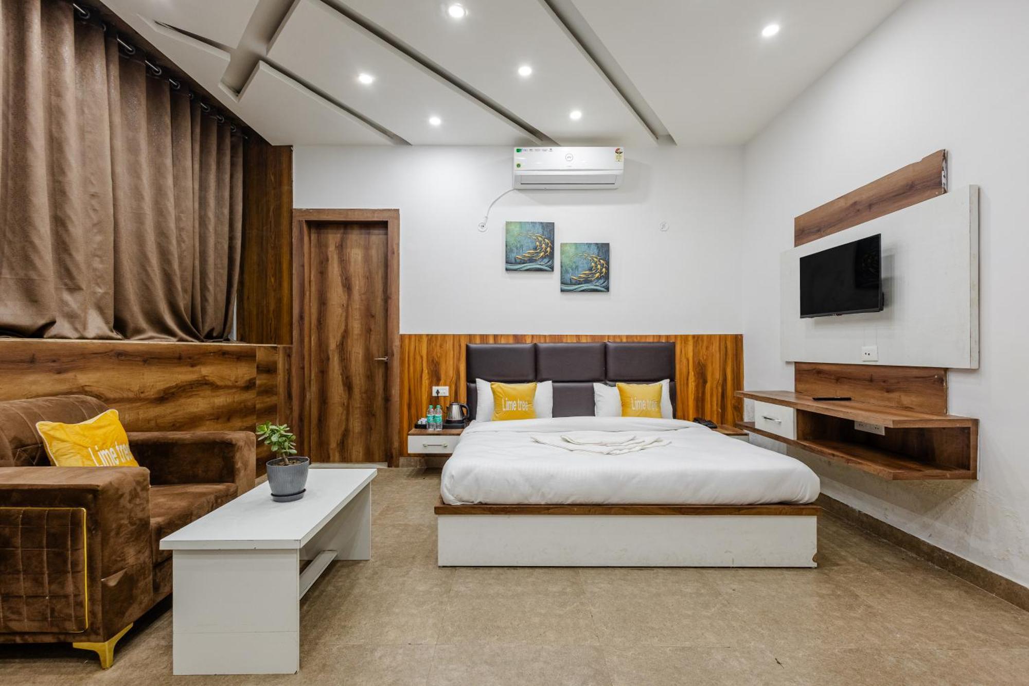 Lime Tree Hotel And Banquet Вриндавана Экстерьер фото