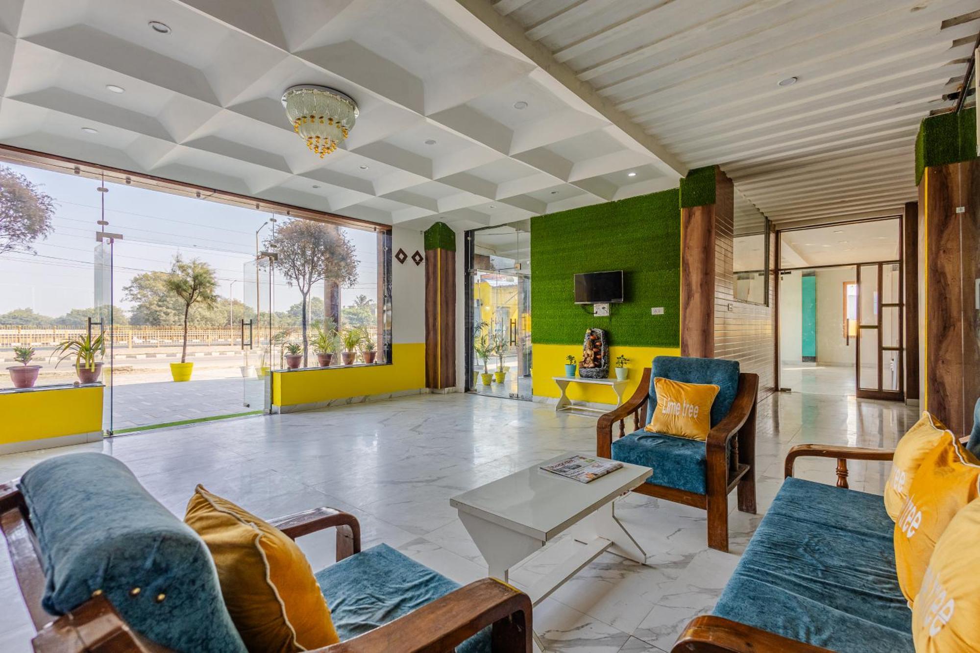 Lime Tree Hotel And Banquet Вриндавана Экстерьер фото