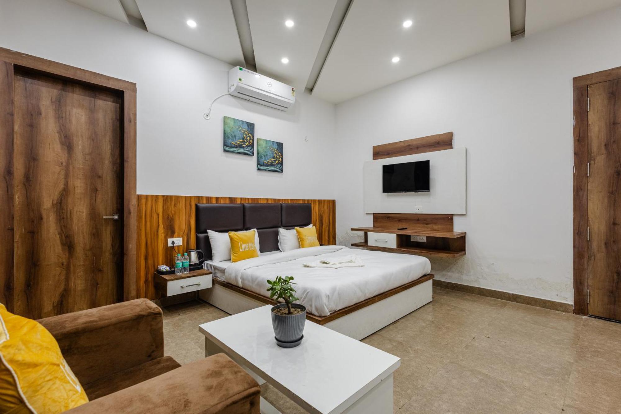 Lime Tree Hotel And Banquet Вриндавана Экстерьер фото