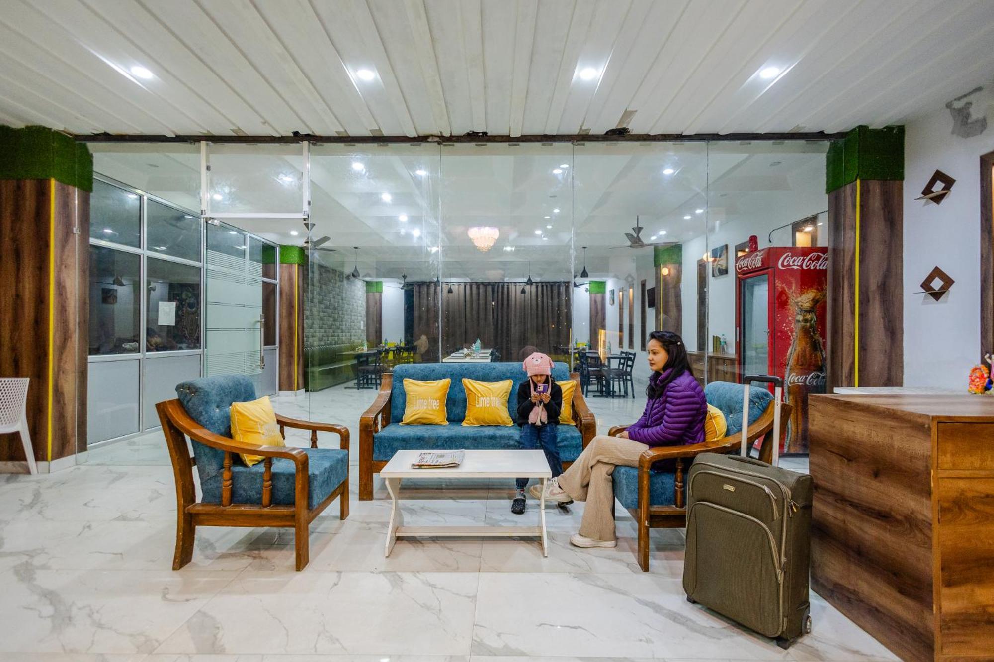 Lime Tree Hotel And Banquet Вриндавана Экстерьер фото