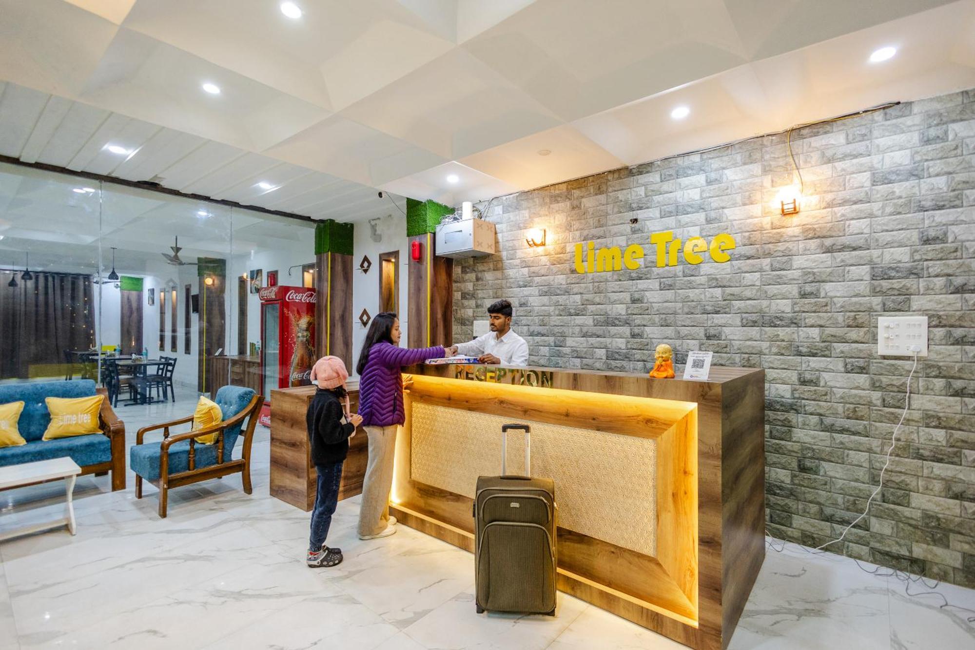 Lime Tree Hotel And Banquet Вриндавана Экстерьер фото