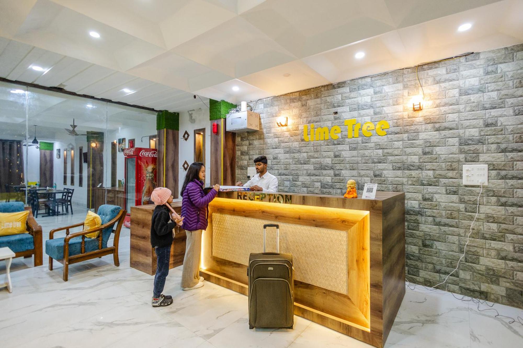 Lime Tree Hotel And Banquet Вриндавана Экстерьер фото