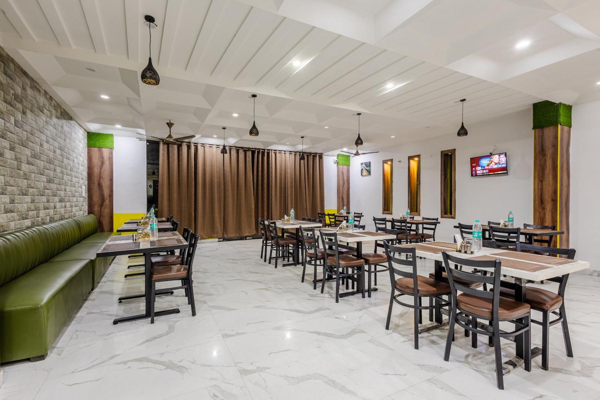 Lime Tree Hotel And Banquet Вриндавана Экстерьер фото
