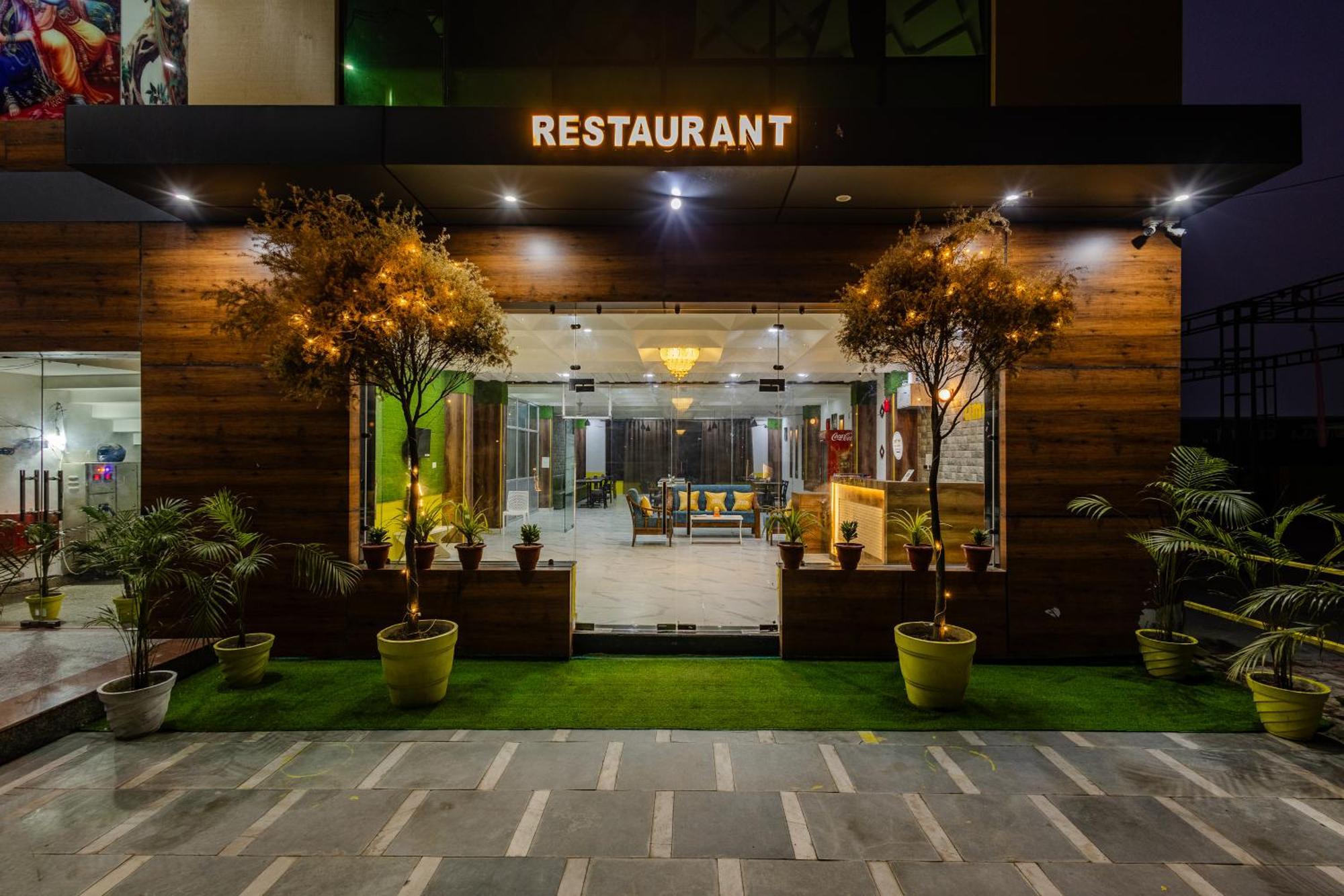 Lime Tree Hotel And Banquet Вриндавана Экстерьер фото