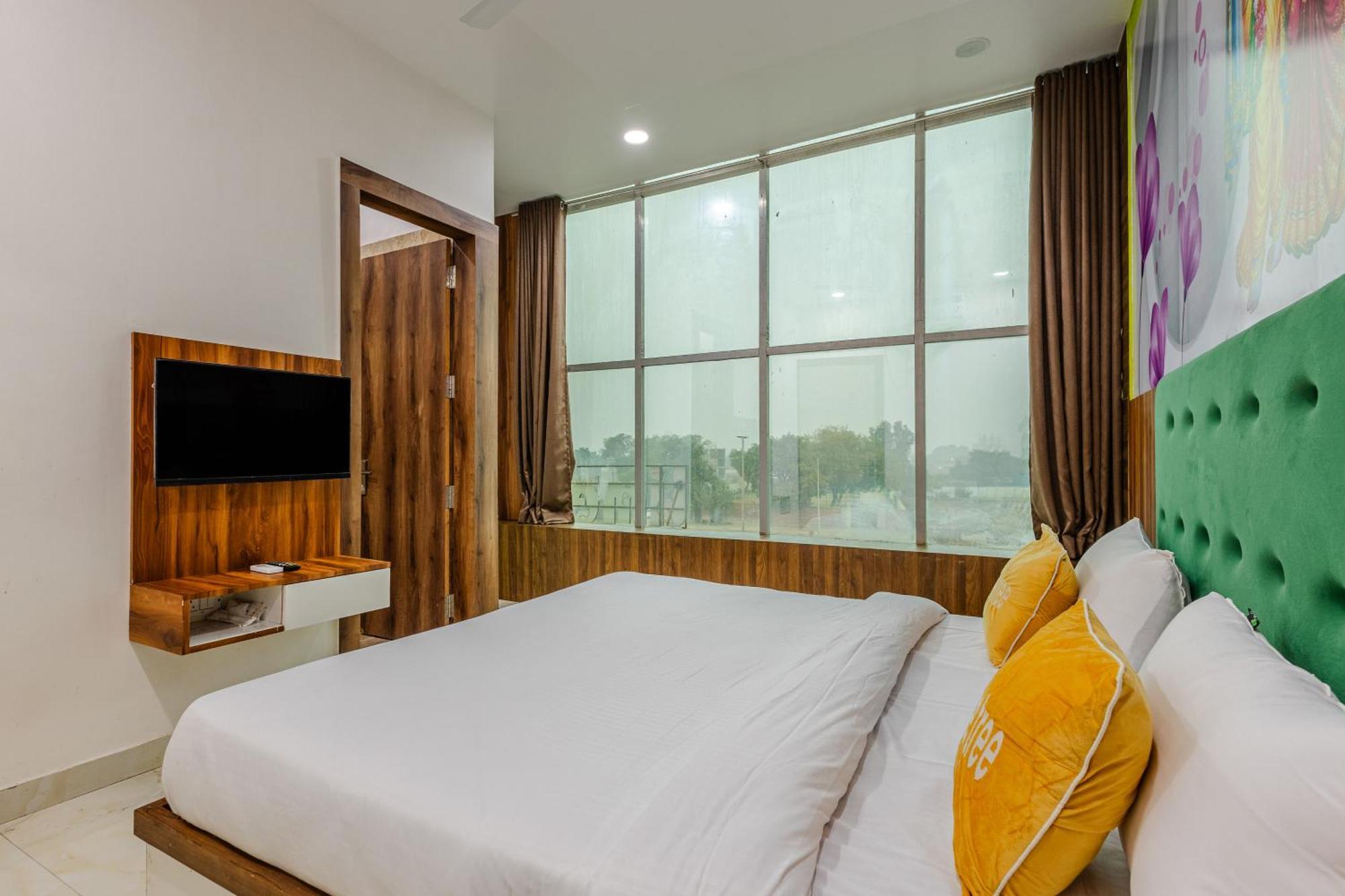 Lime Tree Hotel And Banquet Вриндавана Экстерьер фото