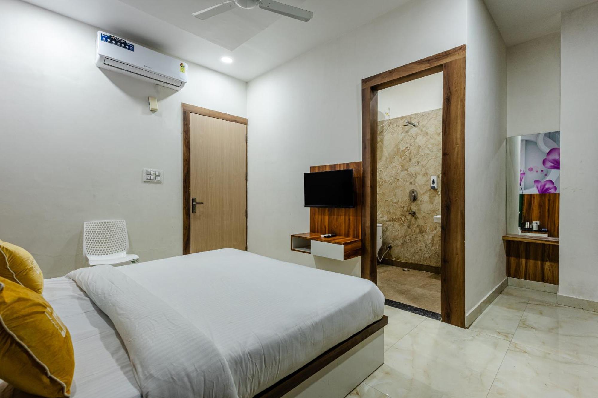 Lime Tree Hotel And Banquet Вриндавана Экстерьер фото