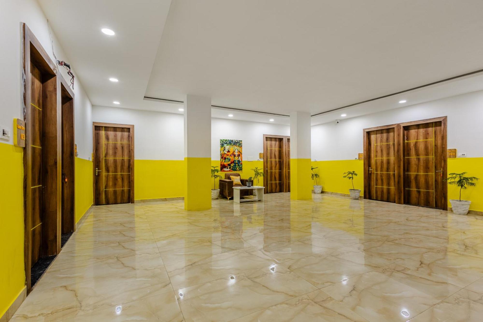 Lime Tree Hotel And Banquet Вриндавана Экстерьер фото