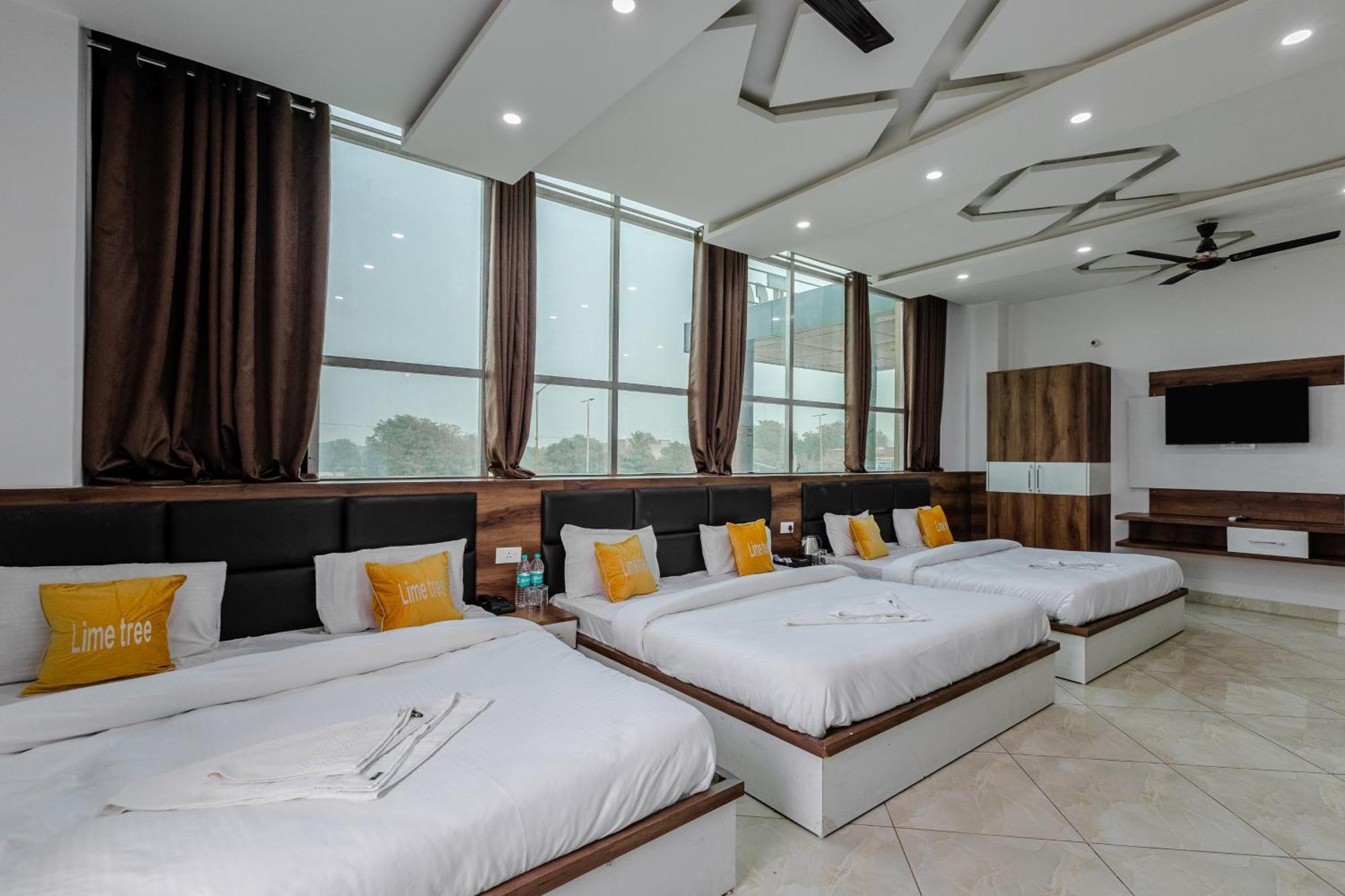 Lime Tree Hotel And Banquet Вриндавана Экстерьер фото
