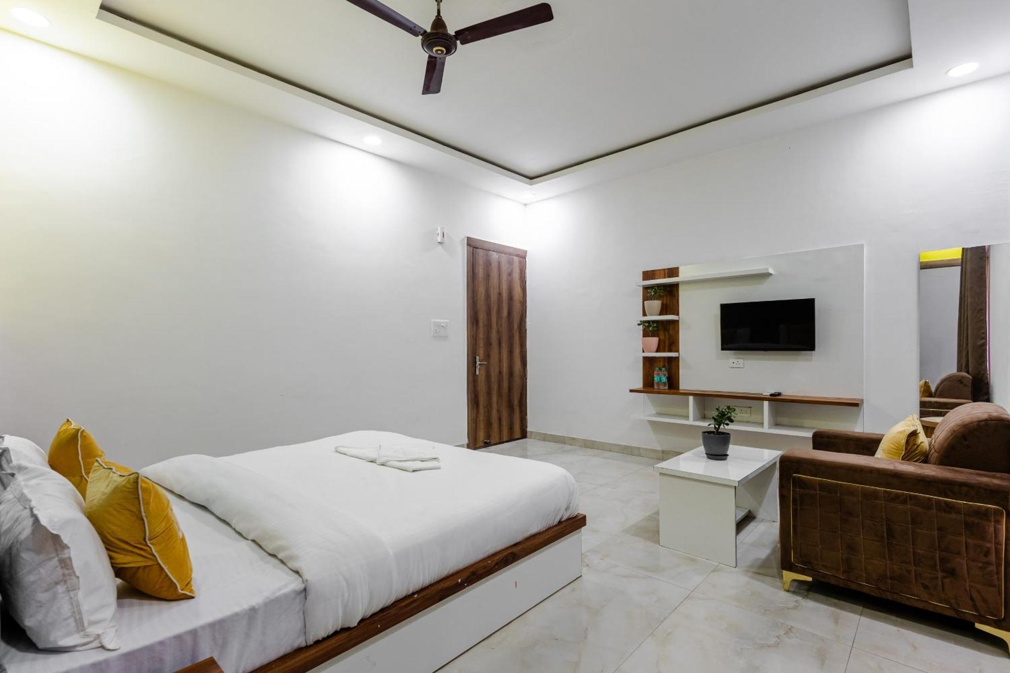 Lime Tree Hotel And Banquet Вриндавана Экстерьер фото